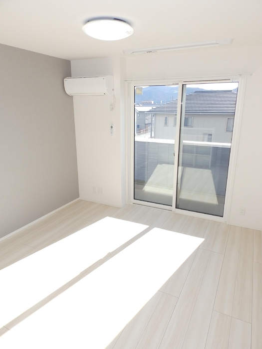 エアコン付き南側LDK10．6帖
